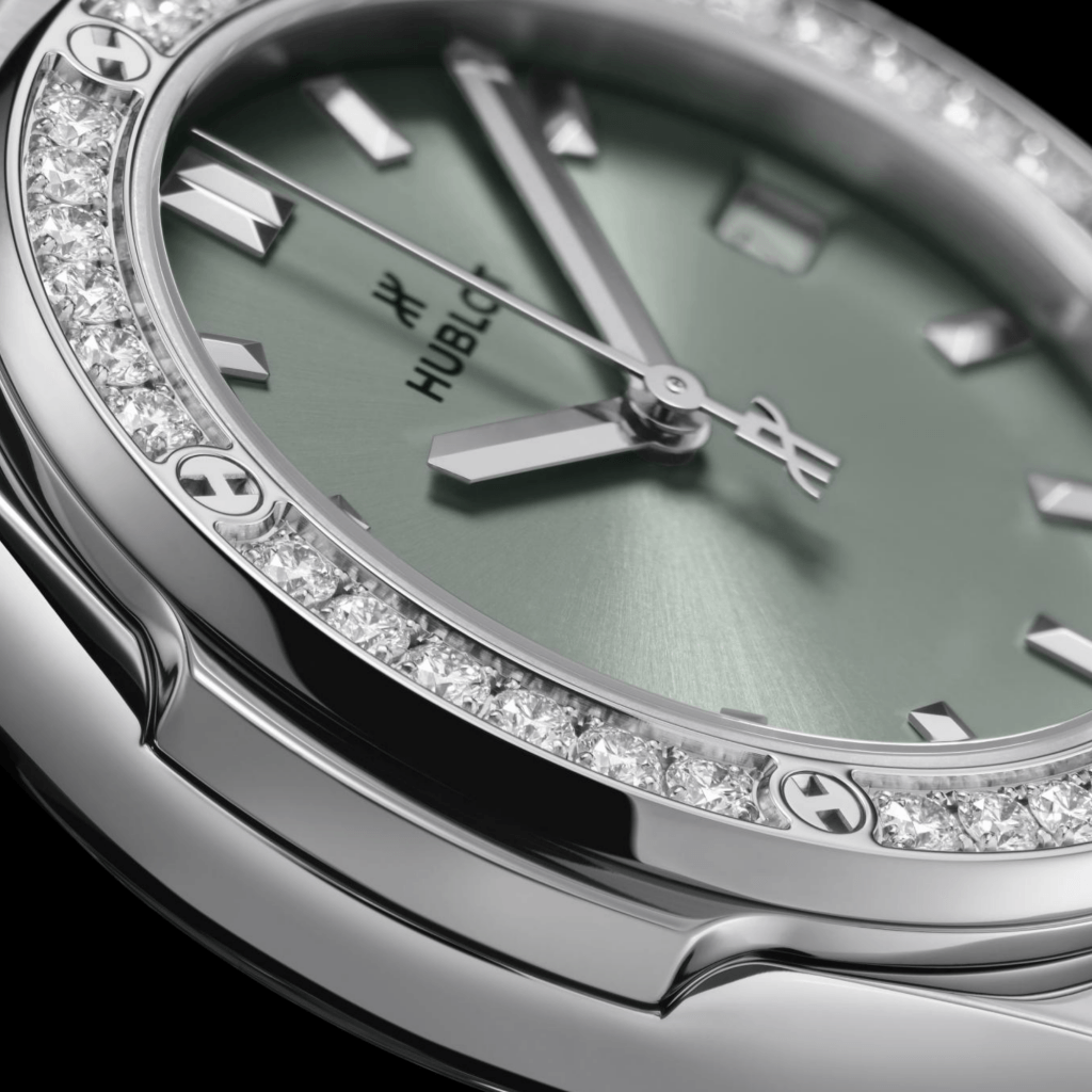Hublot Classic Fusion Titanium Sage Green Diamonds 33mm - 581.NX.891G.NR.1104 - #2 Hublot Classic Fusion Titanium Sage Green Diamonds 33mm - 581.NX.891G.NR.1104 - #2