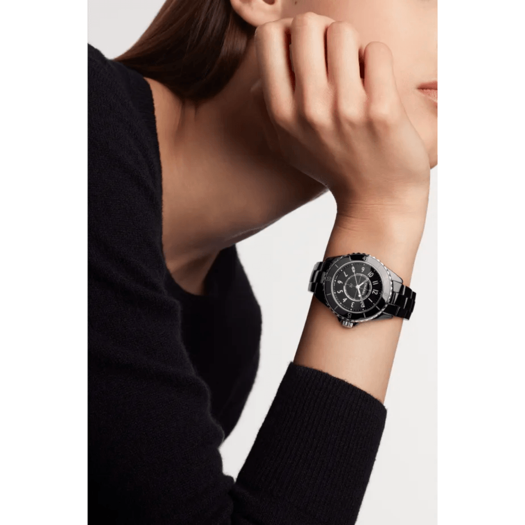 CHANEL J12 Black Classic 33mm - H5695 - #2 CHANEL J12 Black Classic 33mm - H5695 - #2