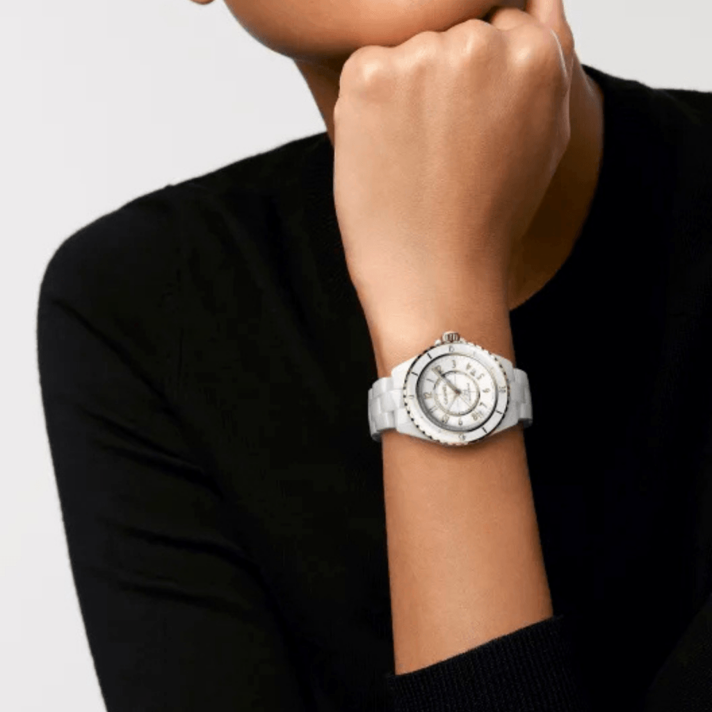 CHANEL J12 White Classic 38mm - H9540 - #7 CHANEL J12 White Classic 38mm - H9540 - #7