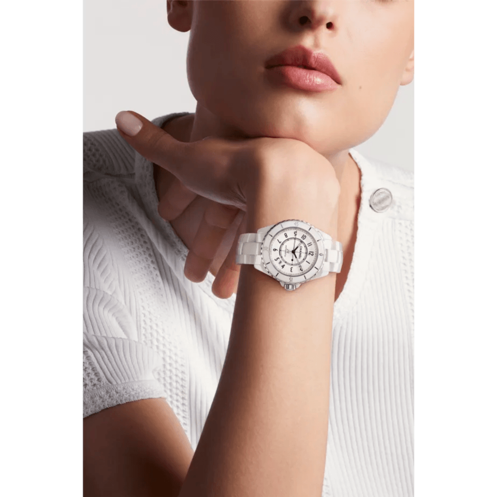 CHANEL J12 White Classic 38mm - H5700 - #2 CHANEL J12 White Classic 38mm - H5700 - #2
