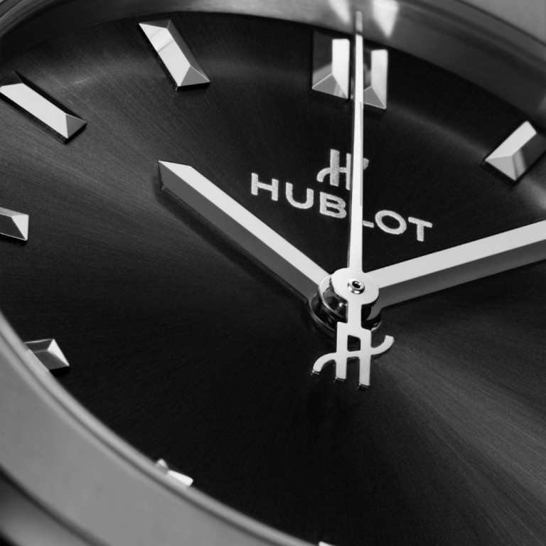 Hublot Classic Fusion Titanium 33mm - 581.NX.1470.RX - #2 Hublot Classic Fusion Titanium 33mm - 581.NX.1470.RX - #2