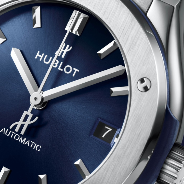 Hublot Classic Fusion Titanium Blue 38mm - 565.NX.7170.RX - #2 Hublot Classic Fusion Titanium Blue 38mm - 565.NX.7170.RX - #2