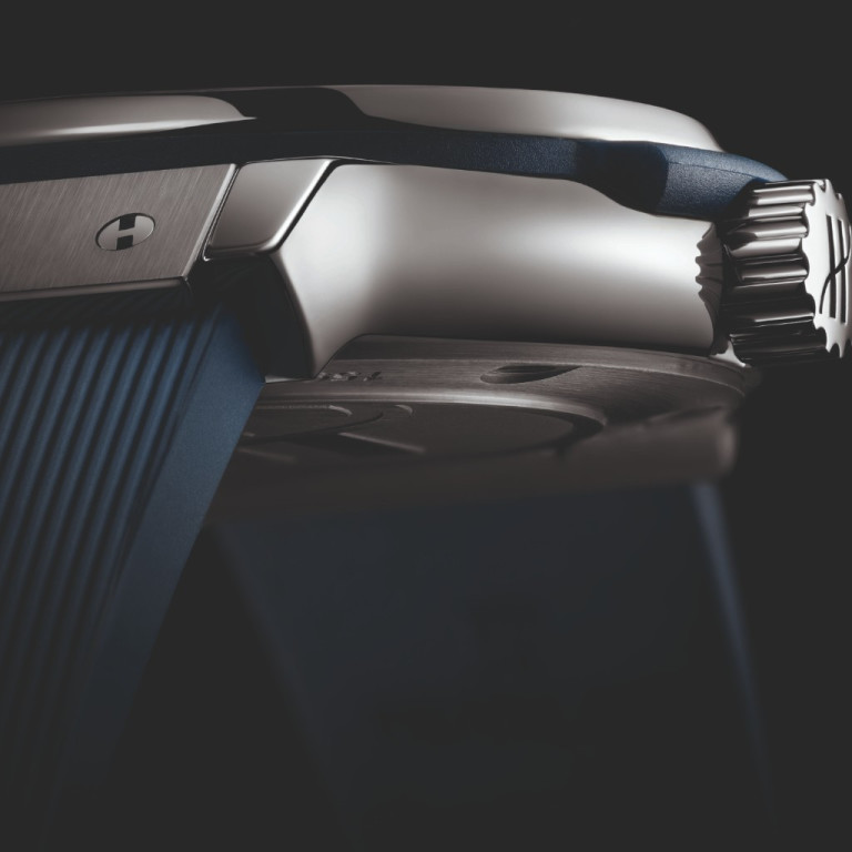 Hublot Classic Fusion Titanium Blue 33mm - 581.NX.7170.RX - #4 Hublot Classic Fusion Titanium Blue 33mm - 581.NX.7170.RX - #4