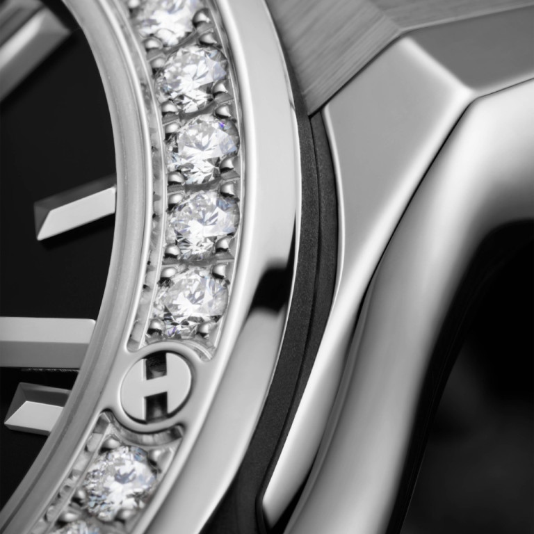 Hublot Classic Fusion Titanium Diamonds 33mm - 581.NX.1470.RX.1104 - #2 Hublot Classic Fusion Titanium Diamonds 33mm - 581.NX.1470.RX.1104 - #2