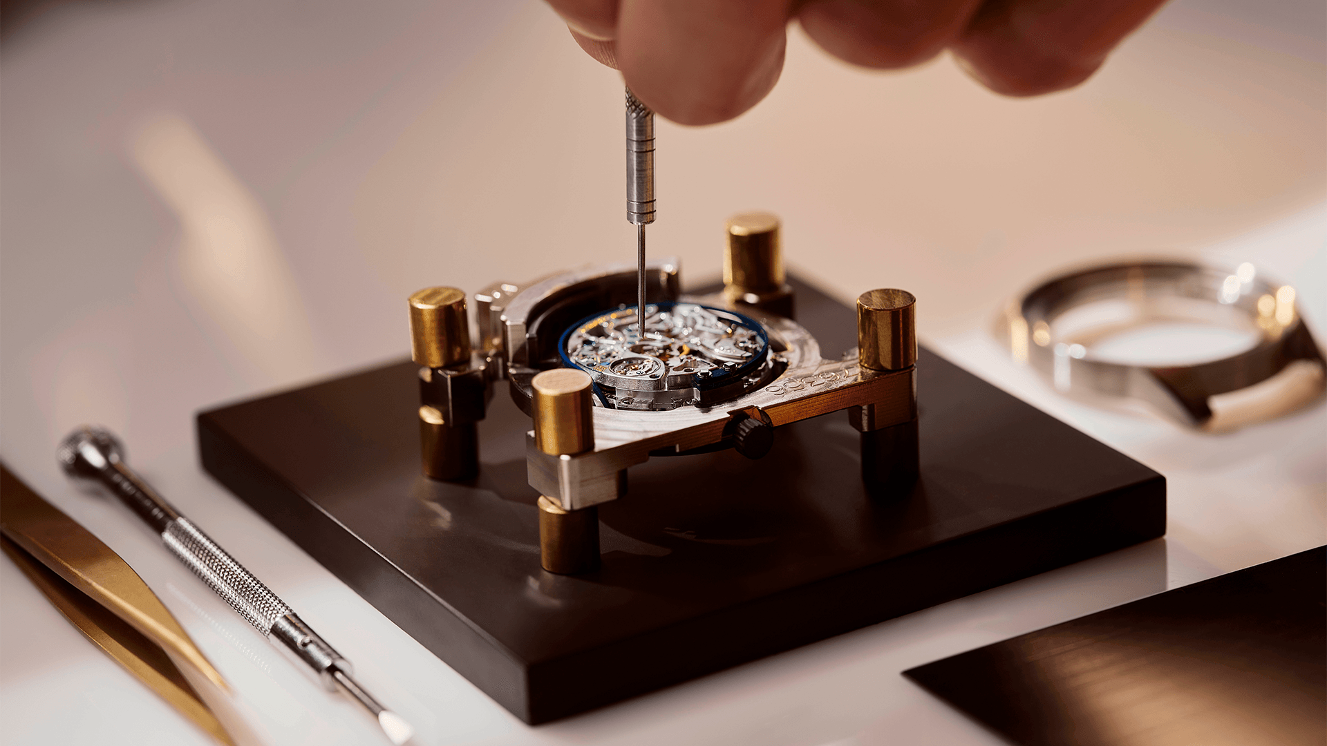 Hoe onderhoud ik mijn Jaeger-LeCoultre horloge? Hoe onderhoud ik mijn Jaeger-LeCoultre horloge?