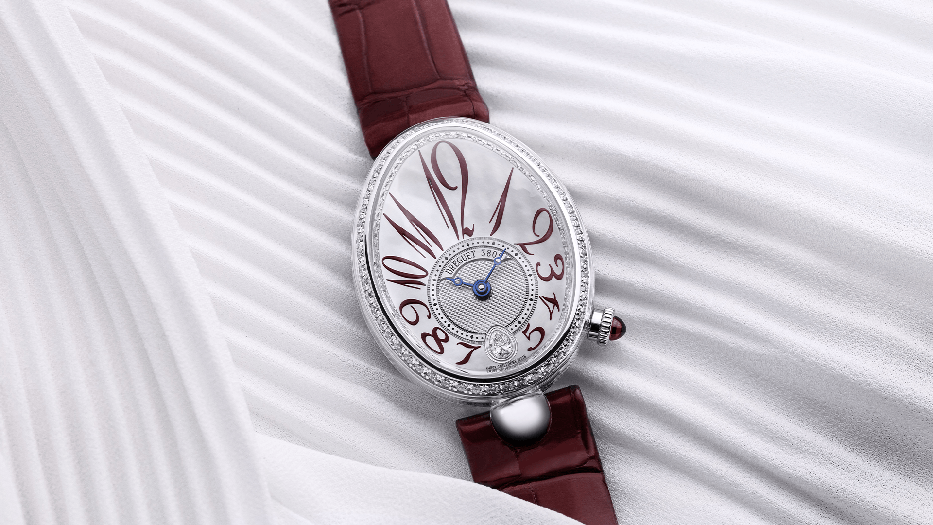 Een uniek horloge met ovale kast Een uniek horloge met ovale kast