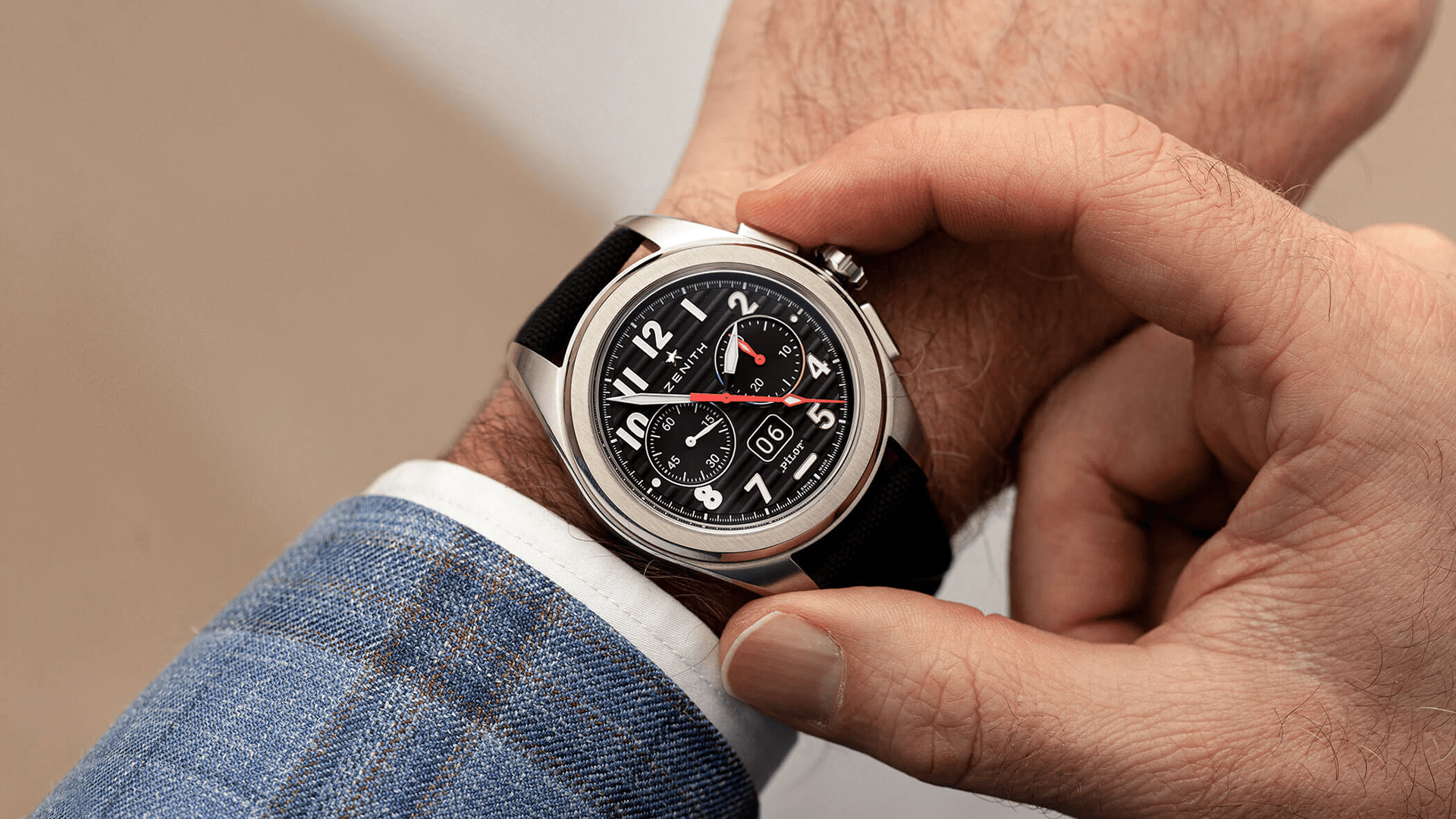 Ervaar het pilotenhorloge van Zenith bij Schaap en Citroen Juweliers Ervaar het pilotenhorloge van Zenith bij Schaap en Citroen Juweliers
