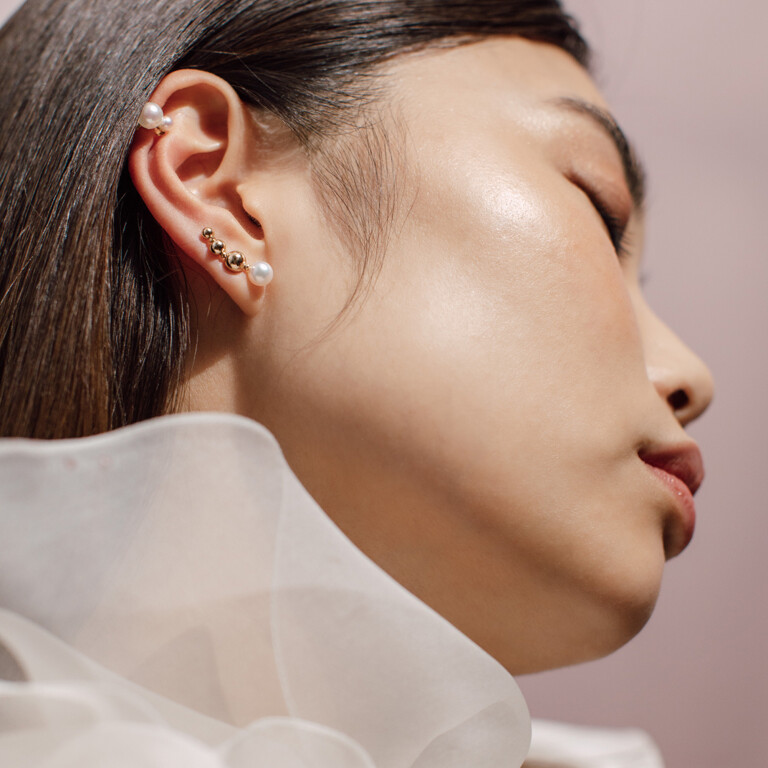 Yana Nesper Charmant parel oorhangers geelgoud - CH15 - #3 Yana Nesper Charmant parel oorhangers geelgoud - CH15 - #3