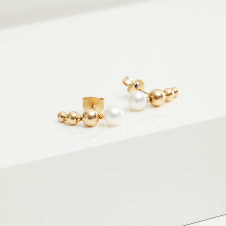 Yana Nesper Charmant parel oorhangers geelgoud - CH15 - #4 Yana Nesper Charmant parel oorhangers geelgoud - CH15 - #4