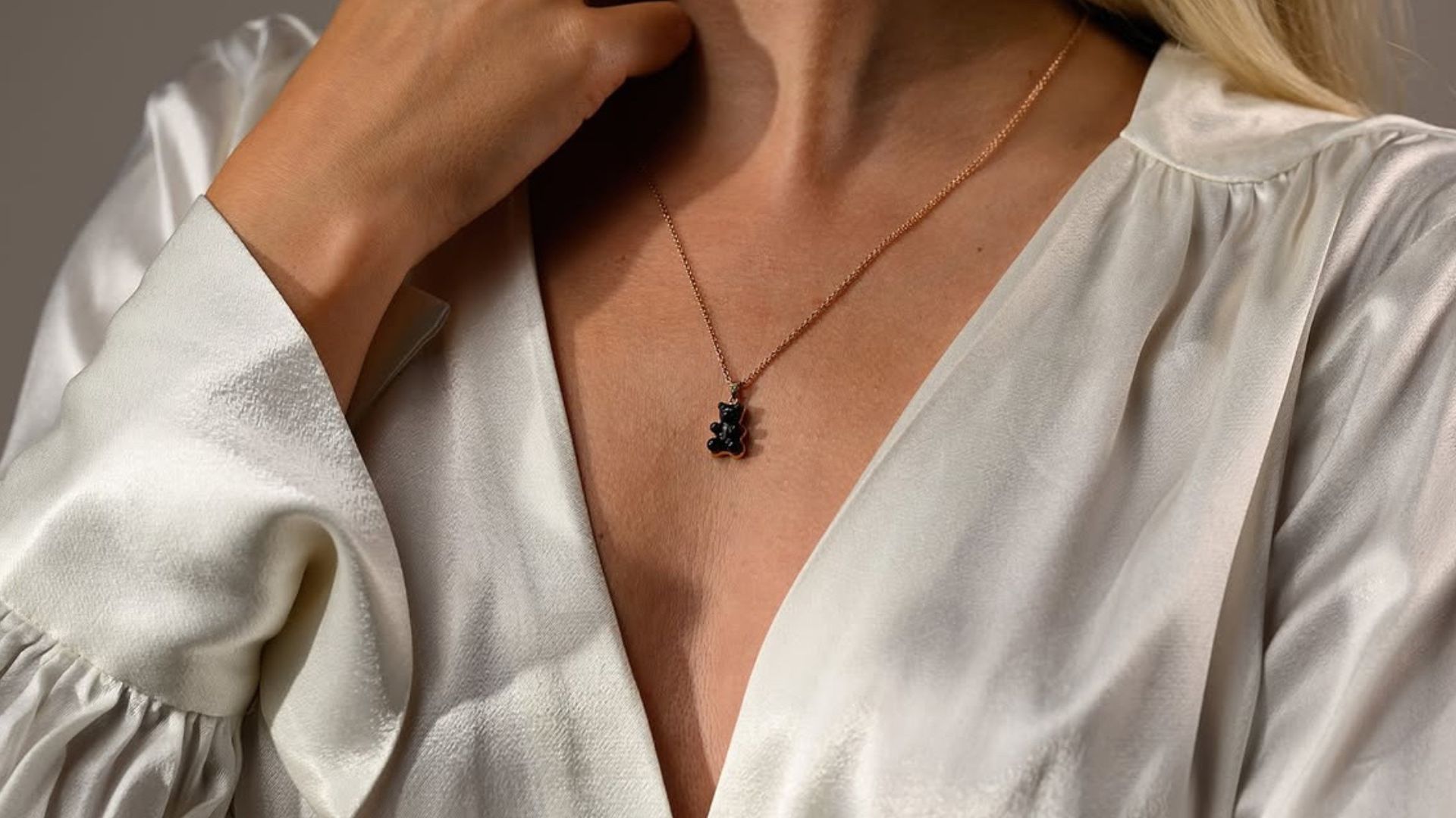 Sieraden schoonmaken: onderhoud van luxe edelstenen Sieraden schoonmaken: onderhoud van luxe edelstenen