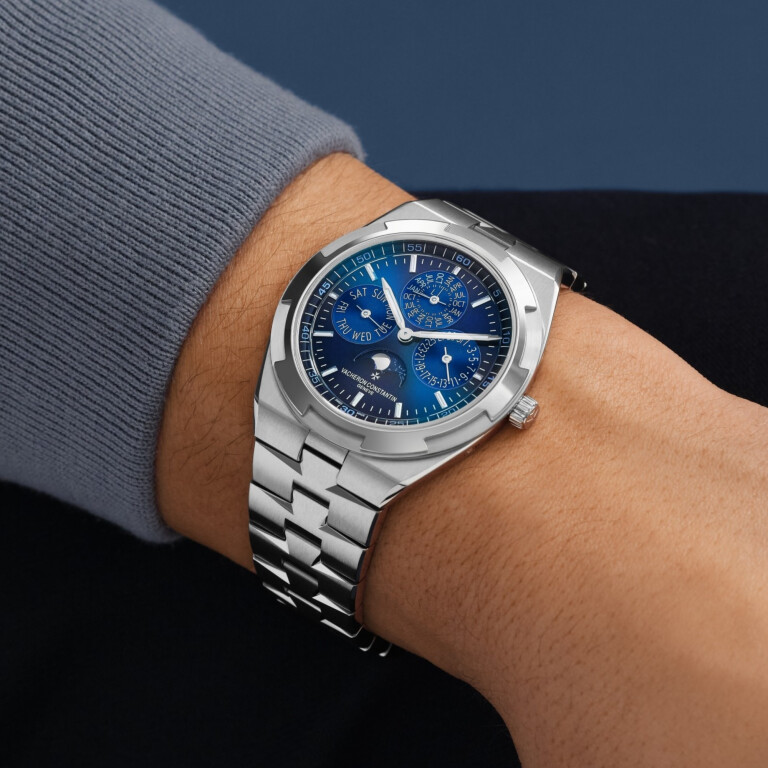 Vacheron Constantin Overseas Perpetual Calendar Ultra Thin 42mm - 4300V/220G-B945 - #2 Vacheron Constantin Overseas Perpetual Calendar Ultra Thin 42mm - 4300V/220G-B945 - #2