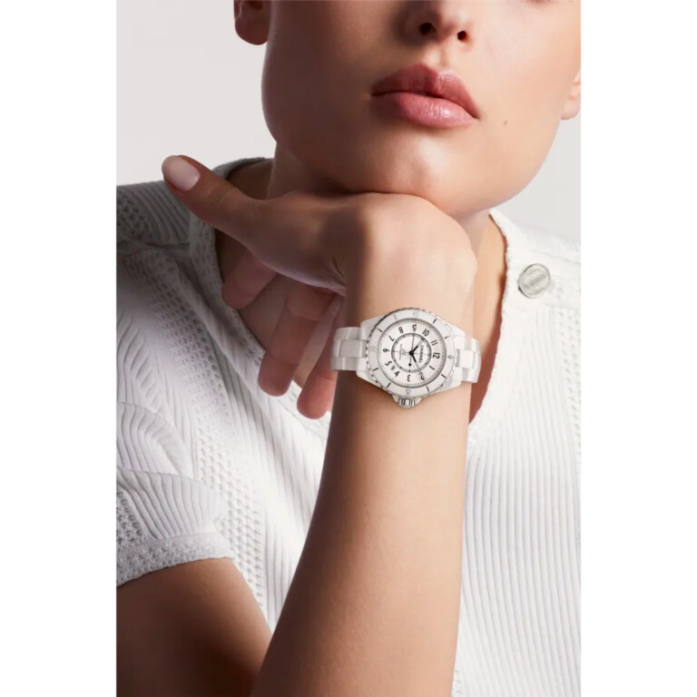 CHANEL J12 White Classic 38mm - H5700 - #2 CHANEL J12 White Classic 38mm - H5700 - #2