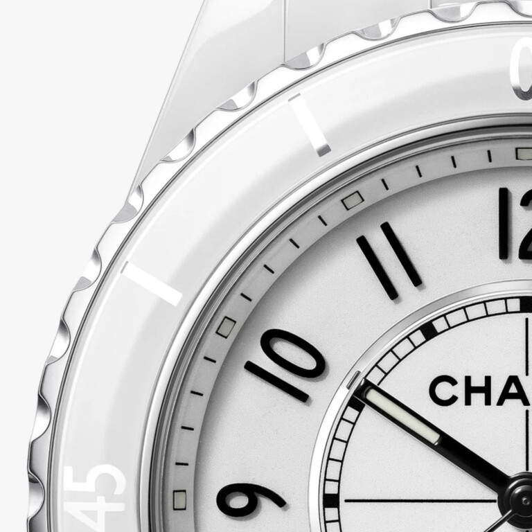 CHANEL J12 White Classic 38mm - H5700 - #7 CHANEL J12 White Classic 38mm - H5700 - #7