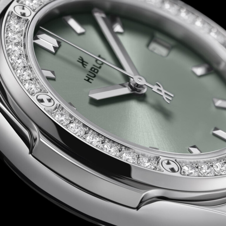 Hublot Classic Fusion Titanium Sage Green Diamonds 33mm - 581.NX.891G.NR.1104 - #2 Hublot Classic Fusion Titanium Sage Green Diamonds 33mm - 581.NX.891G.NR.1104 - #2