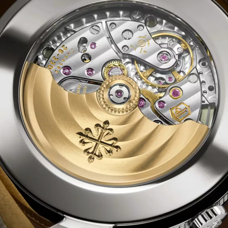 Patek Philippe Calatrava Date 40mm - 5226G-001 - #3 Patek Philippe Calatrava Date 40mm - 5226G-001 - #3