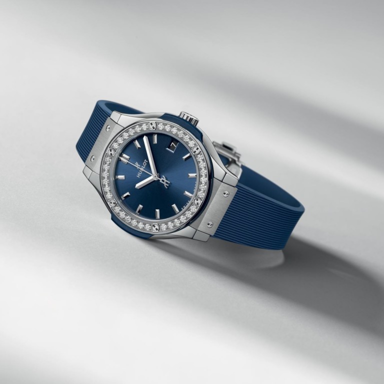 Hublot Classic Fusion Titanium Blue 33mm - 581.NX.7170.RX.1104 - #2 Hublot Classic Fusion Titanium Blue 33mm - 581.NX.7170.RX.1104 - #2