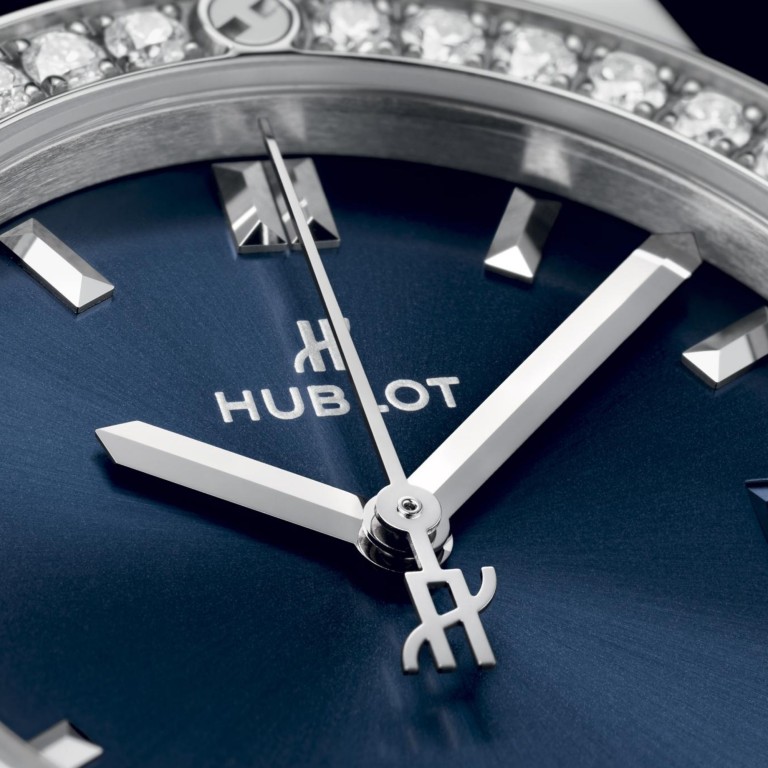 Hublot Classic Fusion Titanium Blue 33mm - 581.NX.7170.RX.1104 - #3 Hublot Classic Fusion Titanium Blue 33mm - 581.NX.7170.RX.1104 - #3